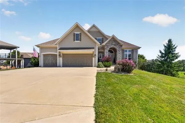 221 SW Roosevelt RDG, Lee's Summit, MO 64081