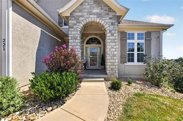 221 SW Roosevelt RDG, Lee's Summit, MO 64081