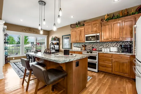 4025 NW Chapman DR, Blue Springs, MO 64015