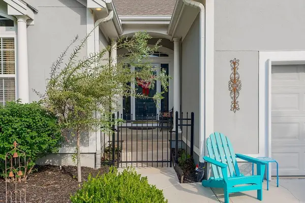 4025 NW Chapman DR, Blue Springs, MO 64015