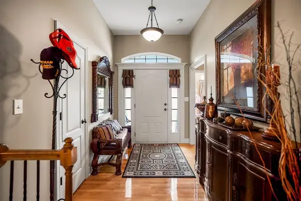 4025 NW Chapman DR, Blue Springs, MO 64015