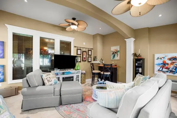4025 NW Chapman DR, Blue Springs, MO 64015