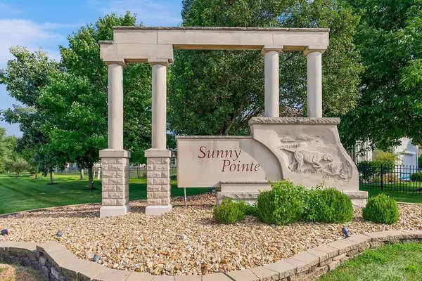 4025 NW Chapman DR, Blue Springs, MO 64015