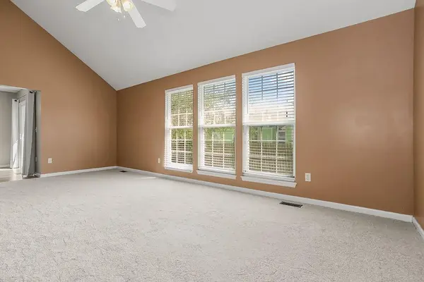 1241 S 5th ST #E, Louisburg, KS 66053