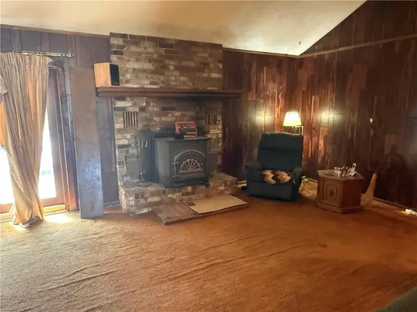 1886 Shawnee RD, Ottawa, KS 66067