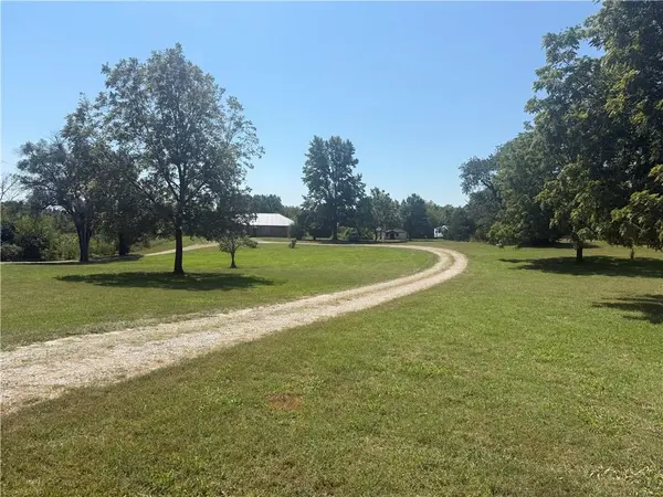 1886 Shawnee RD, Ottawa, KS 66067