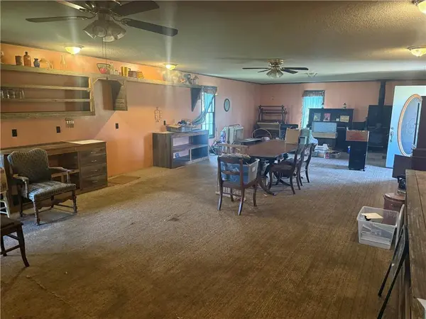 1886 Shawnee RD, Ottawa, KS 66067