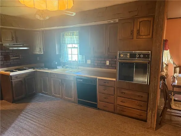 1886 Shawnee RD, Ottawa, KS 66067