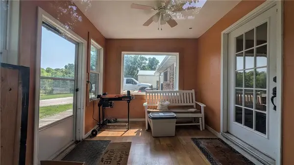12101 NE J HWY, Windsor, MO 65360