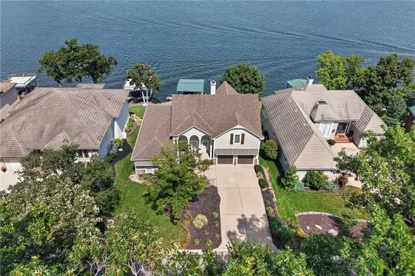 326 S Shore DR, Lake Winnebago, MO 64034