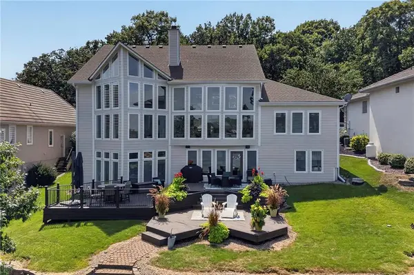 326 S Shore DR, Lake Winnebago, MO 64034