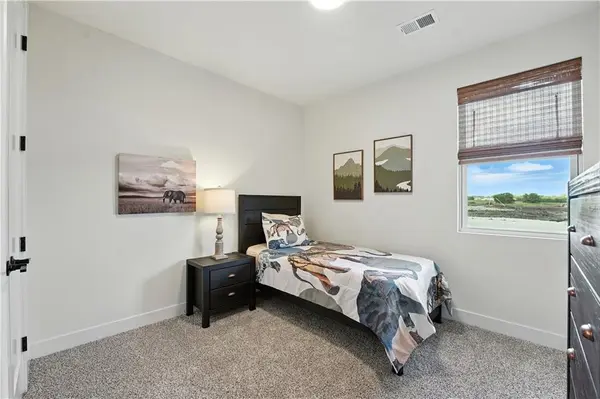 1425 N 163rd CIR, Basehor, KS 66007