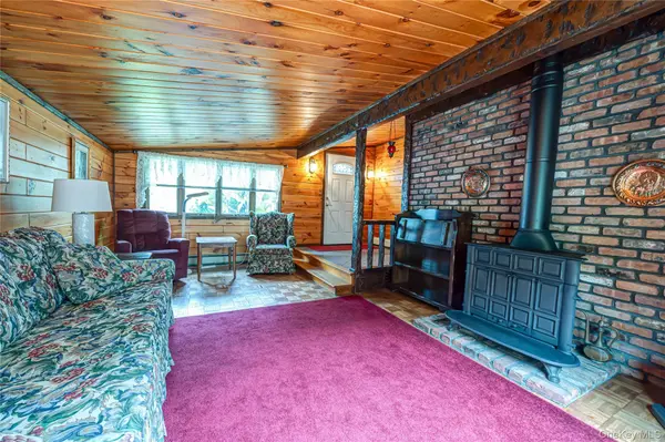 16 Morning DR, Centereach, NY 11720
