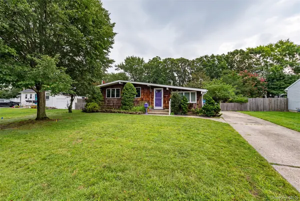 16 Morning DR, Centereach, NY 11720