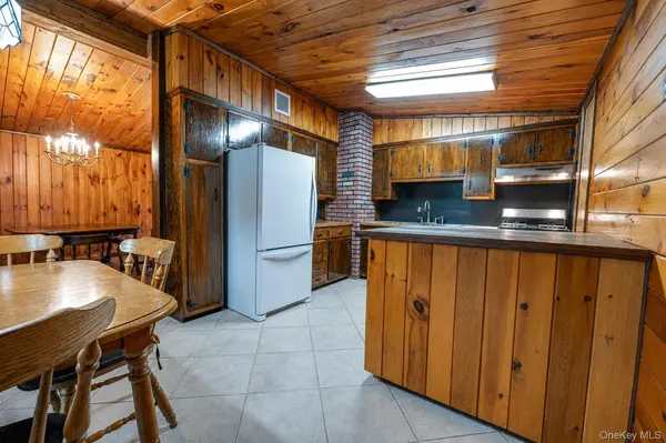 16 Morning DR, Centereach, NY 11720