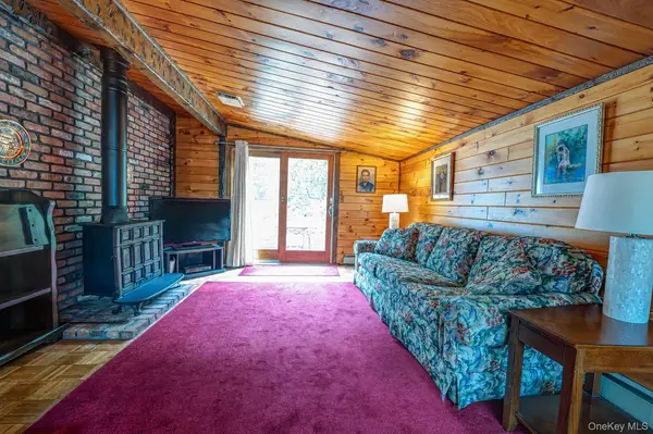 16 Morning DR, Centereach, NY 11720