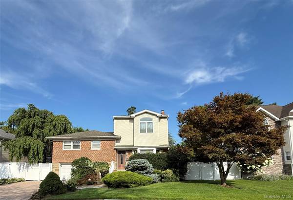26 Kathleen DR, Syosset, NY 11791