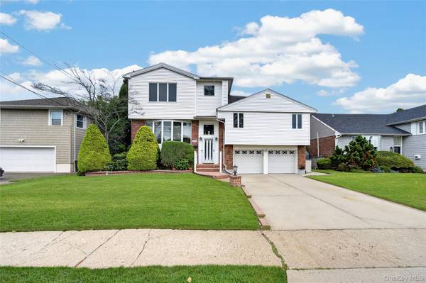 395 Bunker DR, Oceanside, NY 11572