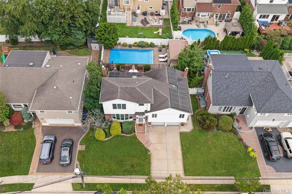 395 Bunker DR, Oceanside, NY 11572