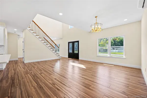 37 Gladstone AVE, West Islip, NY 11795