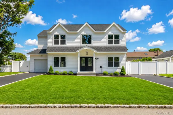 37 Gladstone AVE, West Islip, NY 11795