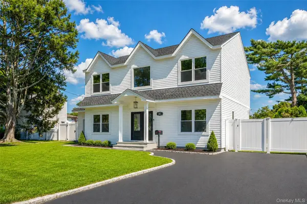 37 Gladstone AVE, West Islip, NY 11795