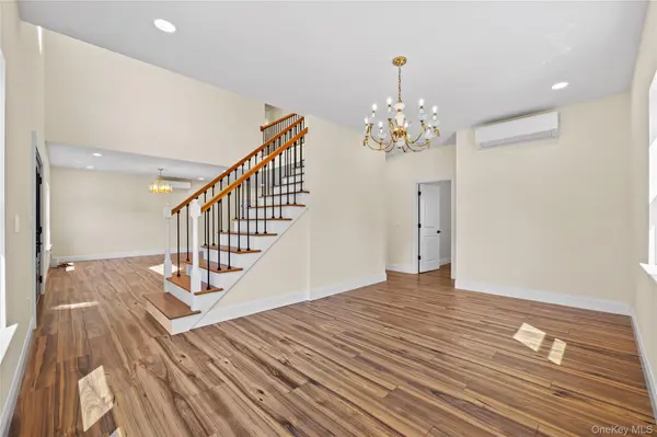 37 Gladstone AVE, West Islip, NY 11795