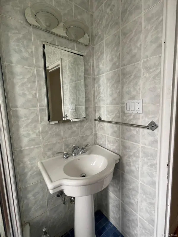 210 Martine AVE #5D, White Plains, NY 10601