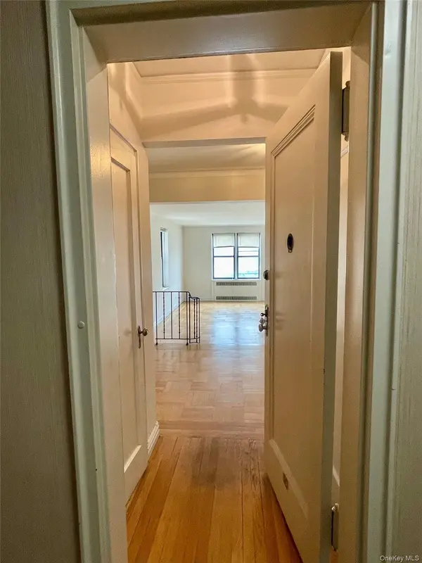 210 Martine AVE #5D, White Plains, NY 10601
