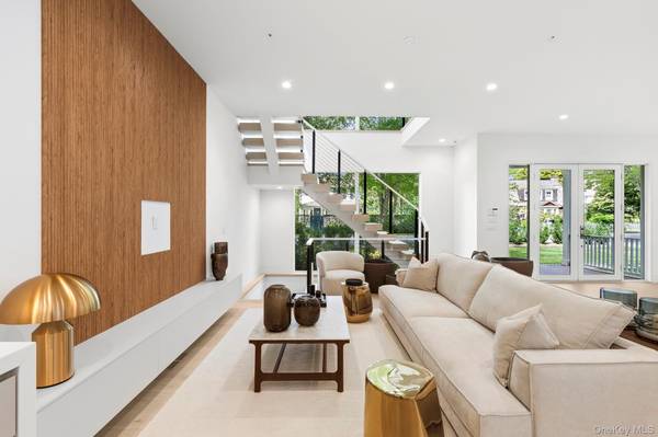 16 Gould ST, East Hampton, NY 11937