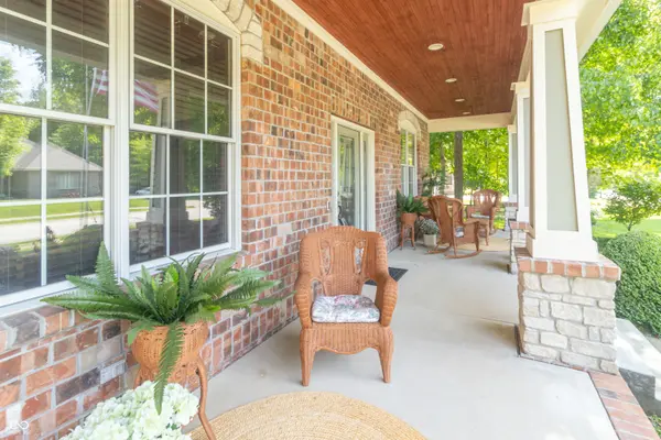 154 Hidden Glen DR, Greenfield, IN 46140