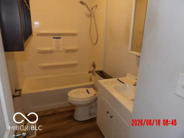 81 Crestview DR, Greenwood, IN 46143