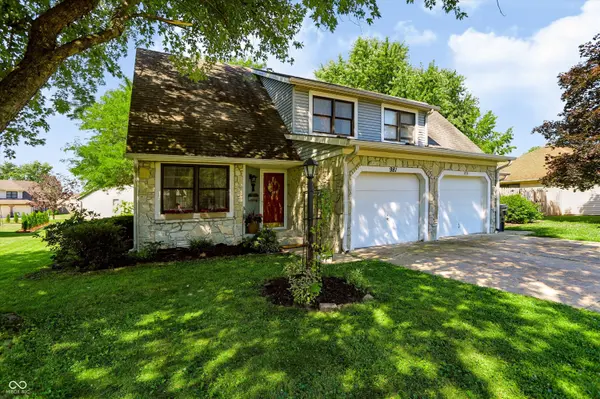 981 Maple Grove DR, Greenwood, IN 46143