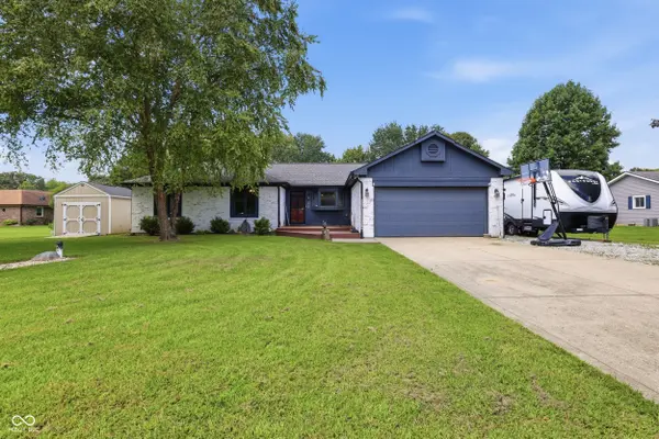1018 Kingsway DR, Avon, IN 46123