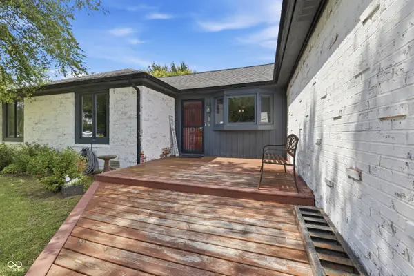 1018 Kingsway DR, Avon, IN 46123