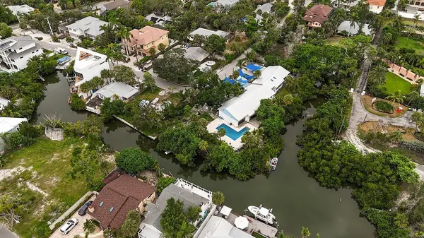 300 GARDEN LN, Sarasota, FL 34242