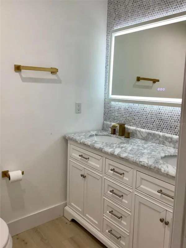 2370 BAHIA VISTA ST, Sarasota, FL 34239