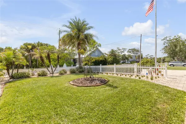 521 S PENINSULA AVE, New Smyrna Beach, FL 32169