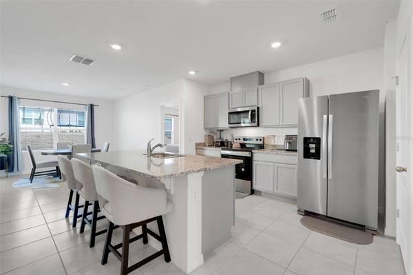 11400 AMBER RIDGE DR, Zellwood, FL 32798