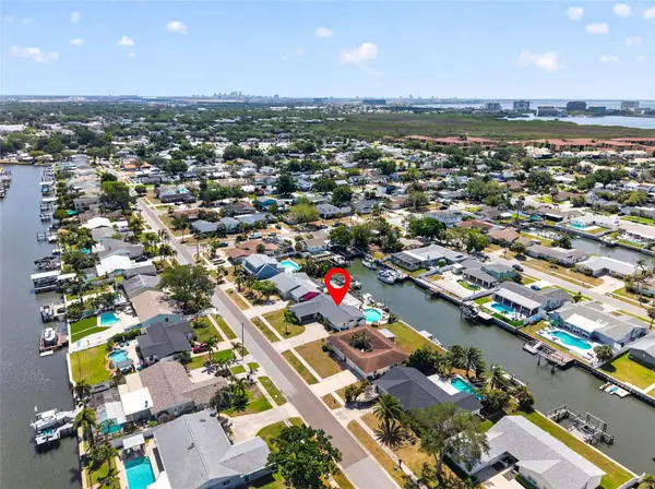 8450 FLAGSTONE DR, Tampa, FL 33615