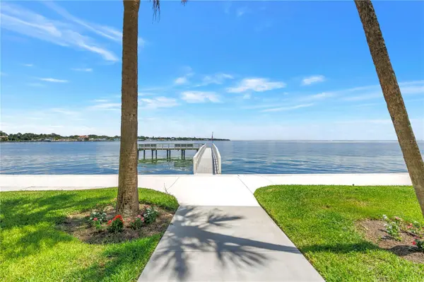 7200 SUNSHINE SKYWAY LN S #8B, St Petersburg, FL 33711