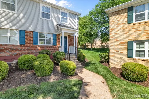 8813 Wrenwood LN, St Louis, MO 63144