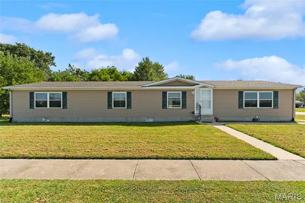 832 LILA CT, New Baden, IL 62265