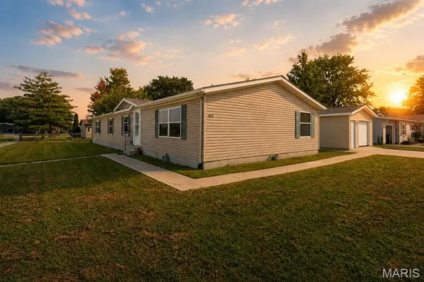 832 LILA CT, New Baden, IL 62265