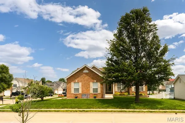 808 Blazing Star DR, Waterloo, IL 62298