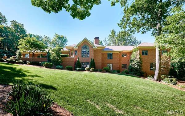 3 Forest Hills DR, Washington, MO 63090