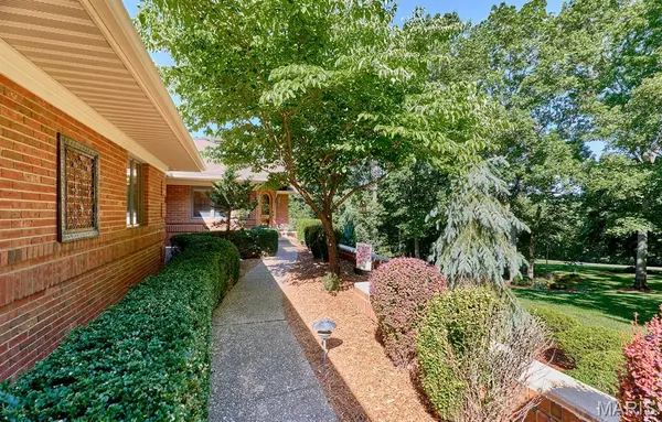 3 Forest Hills DR, Washington, MO 63090