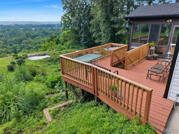 7040 Christopher DR, St Louis, MO 63129
