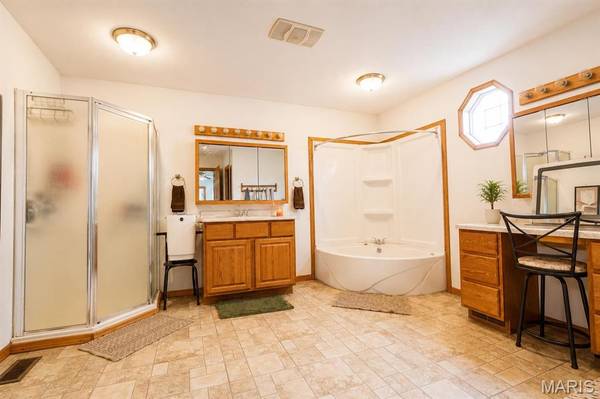 1711 Methodist ST, Carlyle, IL 62231
