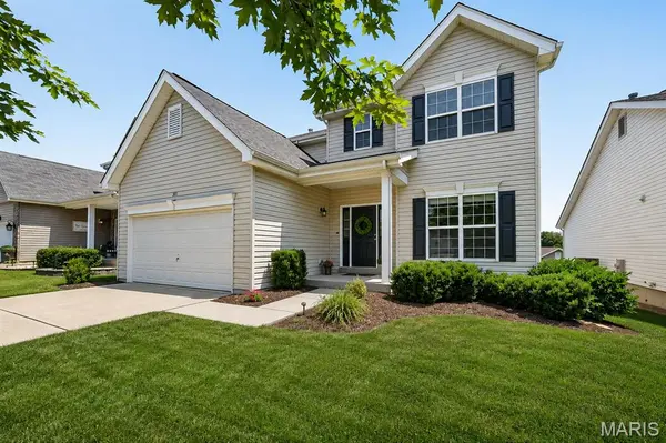 302 Pecan Bluffs DR, Wentzville, MO 63385